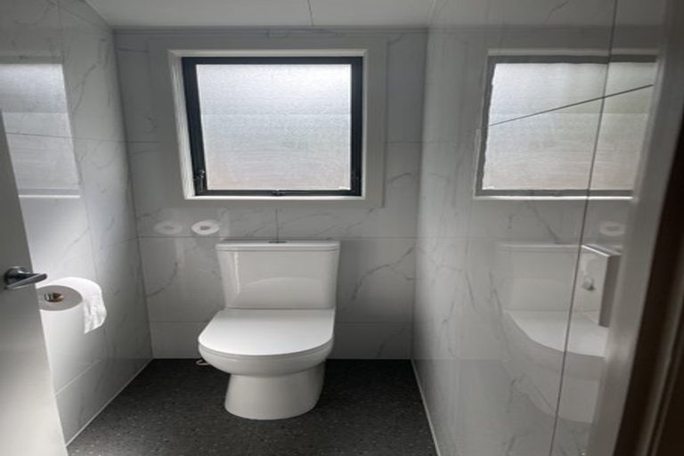 Photo of property in 35 Farwood Drive, Henderson, Auckland, 0612