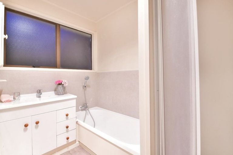 Photo of property in 73 Arran Road, Browns Bay, Auckland, 0630