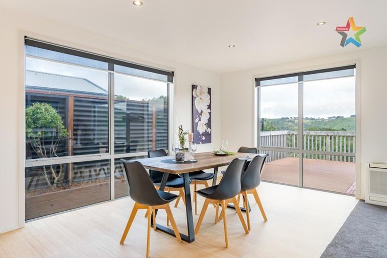 Photo of property in 18 Otonga Heights, Maungaraki, Lower Hutt, 5010