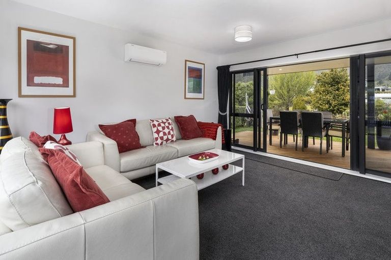 Photo of property in 15 Beach Road, Waikawa, Picton, 7220