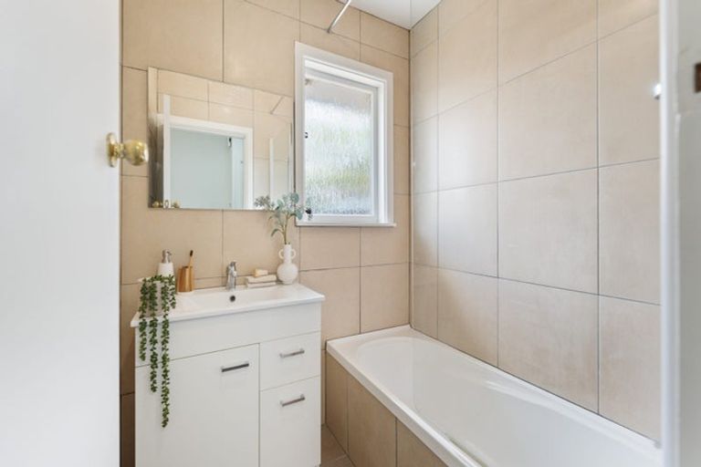 Photo of property in 24 Camelot Street, Ilam, Christchurch, 8041
