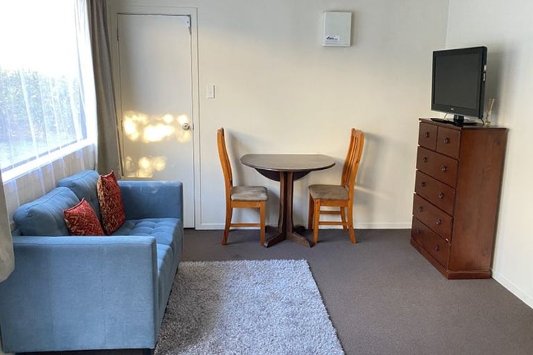 Photo of property in 8d Schnapper Rock Road, Schnapper Rock, Auckland, 0632
