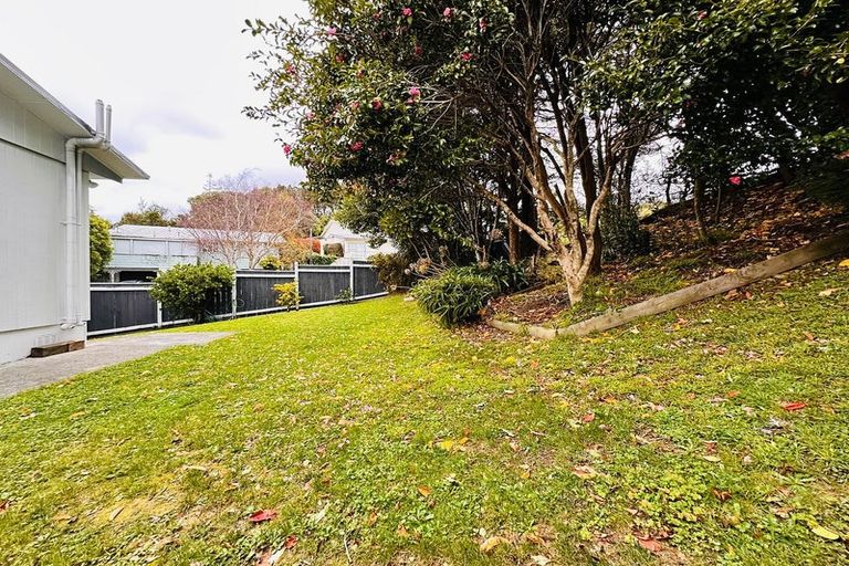 Photo of property in 1 Mcmanaway Grove, Stokes Valley, Lower Hutt, 5019