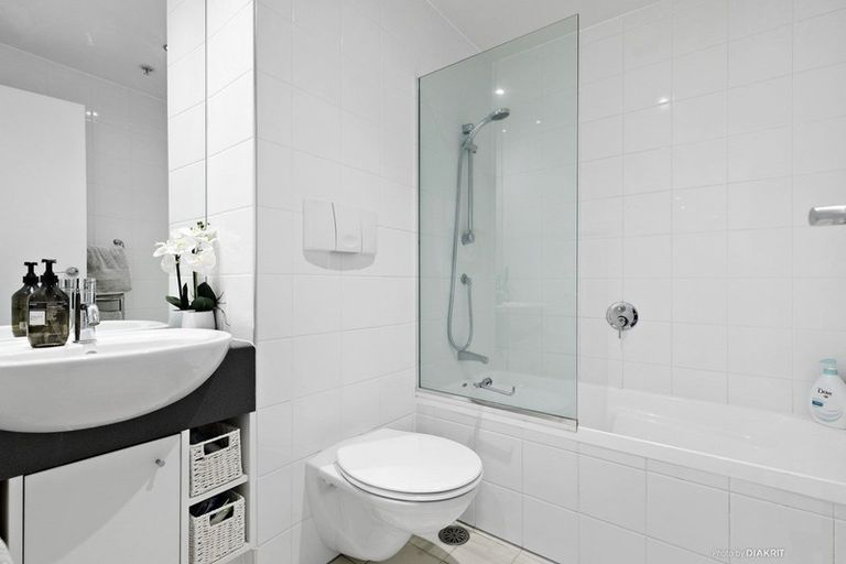 Photo of property in Sanctum Apartment, 10 Ebor Street, Te Aro, Wellington, 6011