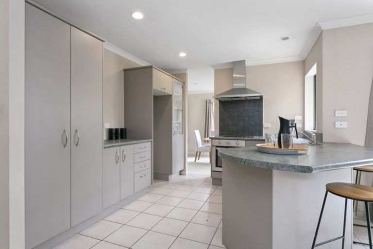 Photo of property in 2/10 Hannon Road, Cambridge, 3434