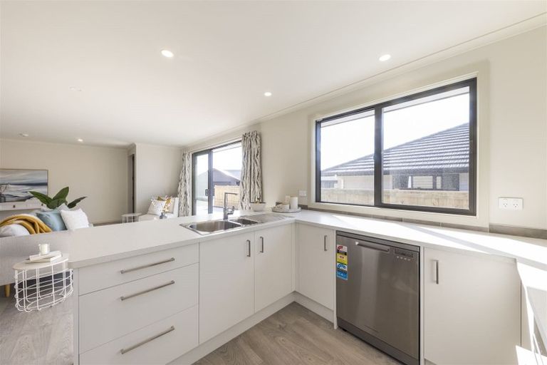 Photo of property in 38 Silicon Way, Fitzherbert, Palmerston North, 4410