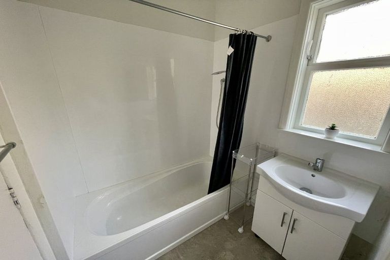 Photo of property in 46 Hinau Street, Tawa, Wellington, 5028