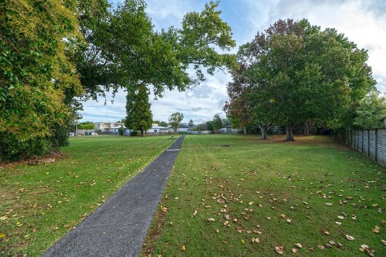 Photo of property in 42 Hereford Street, Te Atatu Peninsula, Auckland, 0610