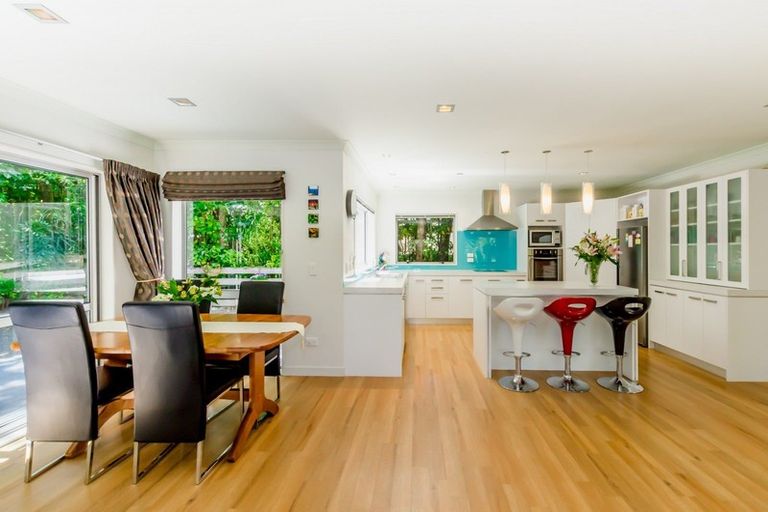 Photo of property in 13 Kakariki Grove, Waikanae, 5036