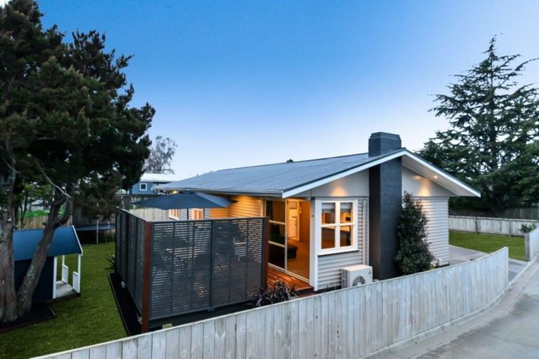 Photo of property in 43b Tuhikaramea Road, Dinsdale, Hamilton, 3204