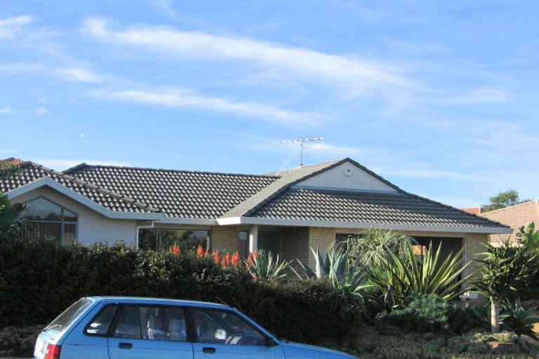Photo of property in 35 Kath Hopper Drive, Orewa, 0931