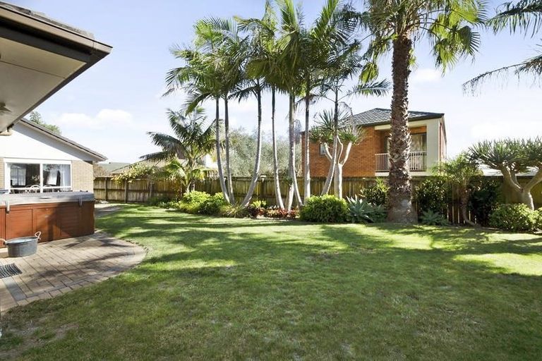 Photo of property in 4 Delmont Close, East Tamaki Heights, Auckland, 2016