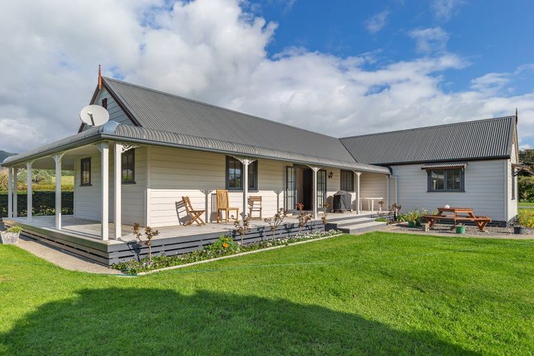 Photo of property in 9 Wallace Road, Koputaroa, Levin, 5571