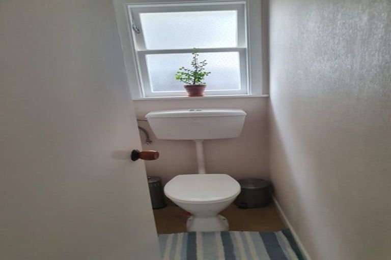 Photo of property in 1 Holmes Grove, Naenae, Lower Hutt, 5011