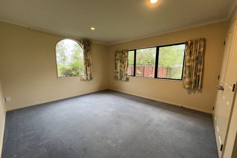 Photo of property in 35 Ruapehu Drive, Fitzherbert, Palmerston North, 4410