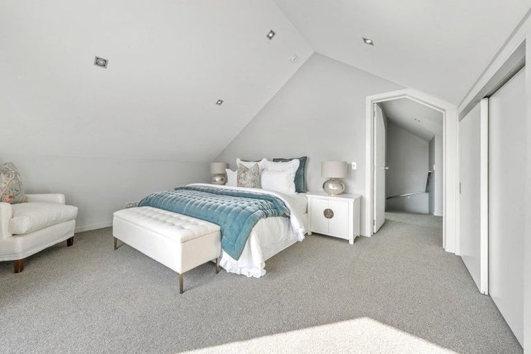 Photo of property in 1/176 Mcleod Road, Te Atatu South, Auckland, 0610