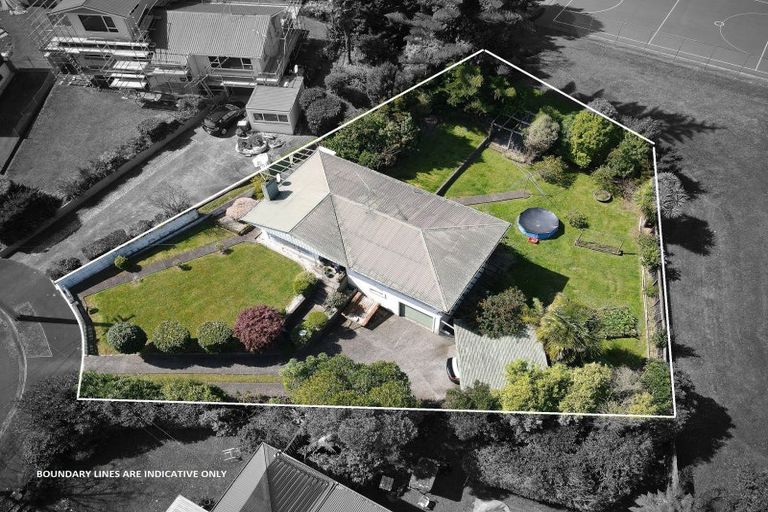 Photo of property in 1 Kingsway Crescent, Forest Lake, Hamilton, 3200