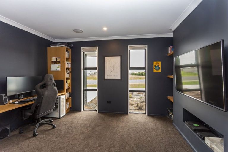 Photo of property in 26 Kingfisher Avenue, Amberley, 7410