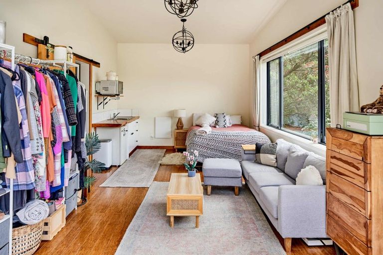 Photo of property in 82 Paremata Road, Paremata, Porirua, 5024