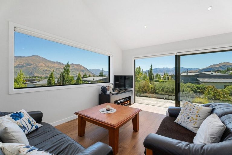 Photo of property in 9 Kirimoko Crescent, Wanaka, 9305