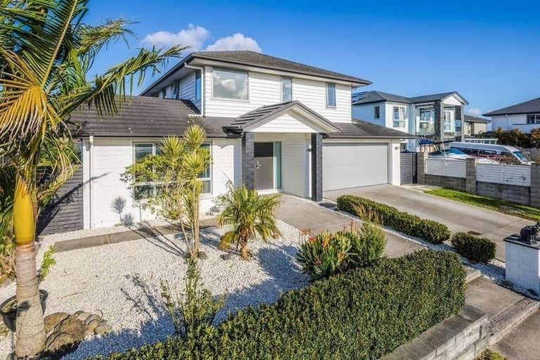 Photo of property in 6 Milano Boulevard, Karaka, Papakura, 2113