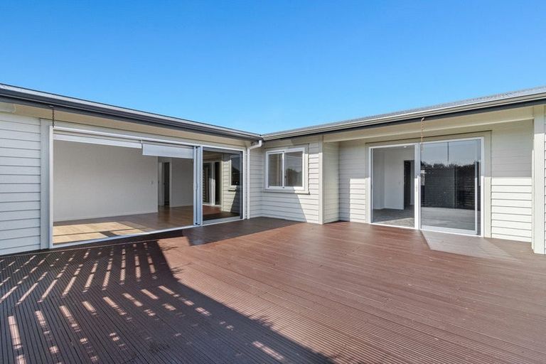 Photo of property in 10 Wentworth Lane, Waiwhakaiho, New Plymouth, 4312