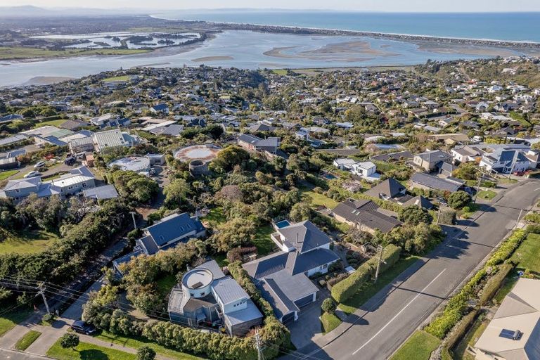Photo of property in 3 Belleview Terrace, Mount Pleasant, Christchurch, 8081