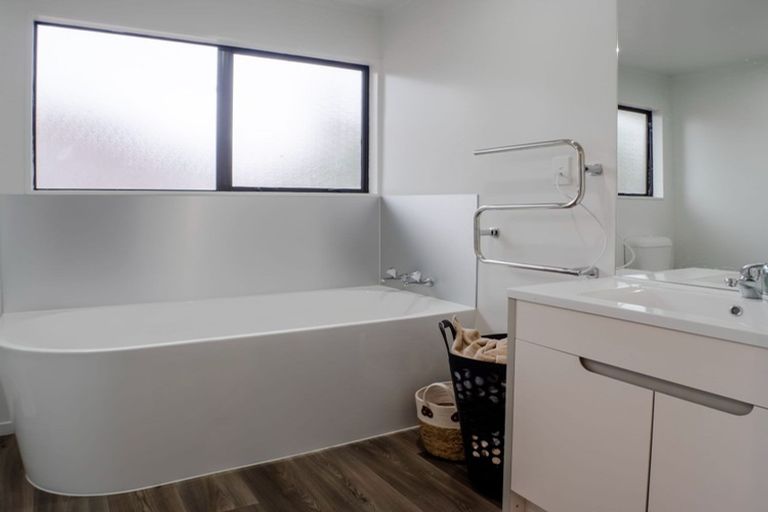 Photo of property in 1158 Heaphy Terrace, Fairfield, Hamilton, 3214