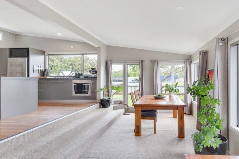 Photo of property in 541 Richmond Road, Lepperton, New Plymouth, 4373