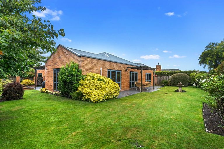 Photo of property in 16 Aylsham Lane, Casebrook, Christchurch, 8051