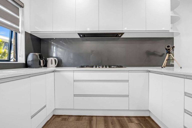 Photo of property in 43b Springs Road, Parakai, 0830