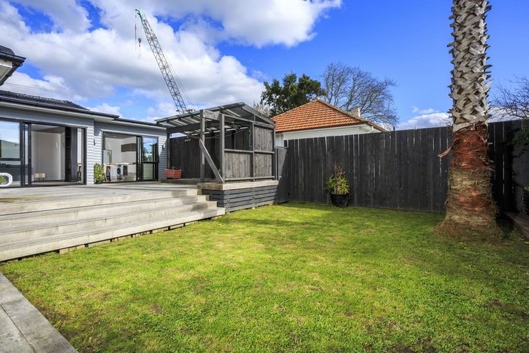 Photo of property in 1/204 Beach Haven Road, Beach Haven, Auckland, 0626