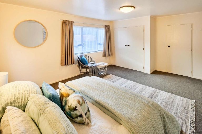 Photo of property in 72b Newlands Road, Newlands, Wellington, 6037