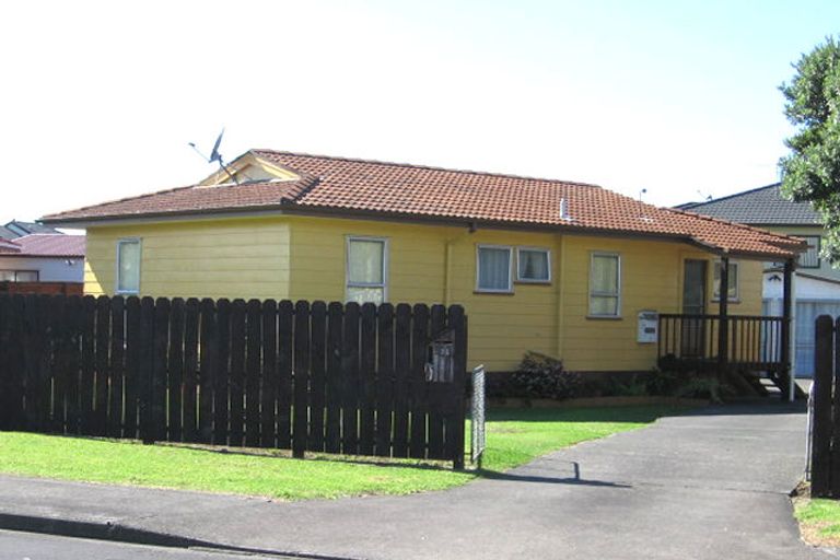 Photo of property in 23 Glenhaven Place, Te Atatu Peninsula, Auckland, 0610