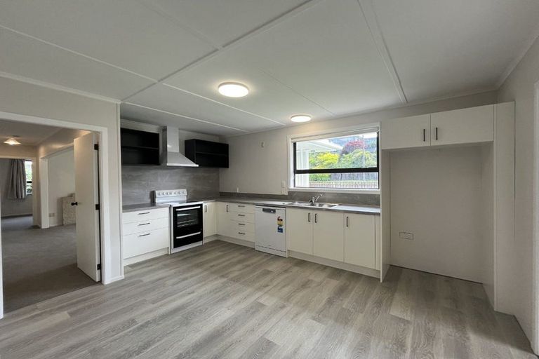 Photo of property in 83 Awanui Street, Merrilands, New Plymouth, 4312
