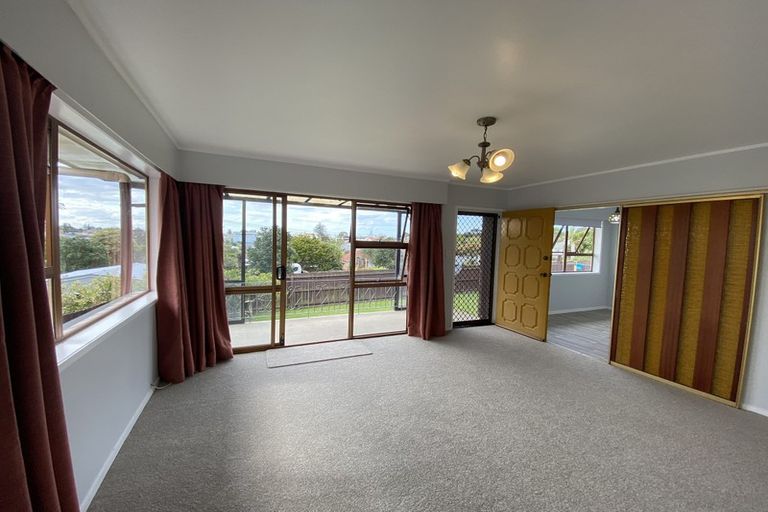 Photo of property in 2/9 Evans Road, Glen Eden, Auckland, 0602