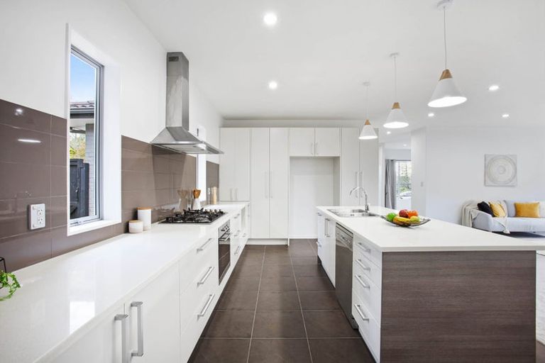 Photo of property in 108 Simpson Road, Henderson Valley, Auckland, 0614