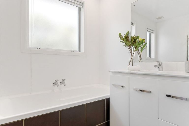 Photo of property in 28 Laing Crescent, Heathcote Valley, Christchurch, 8022