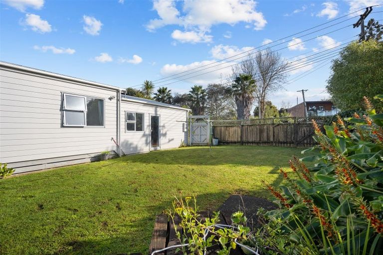 Photo of property in 1/37 Woodlands Crescent, Browns Bay, Auckland, 0630
