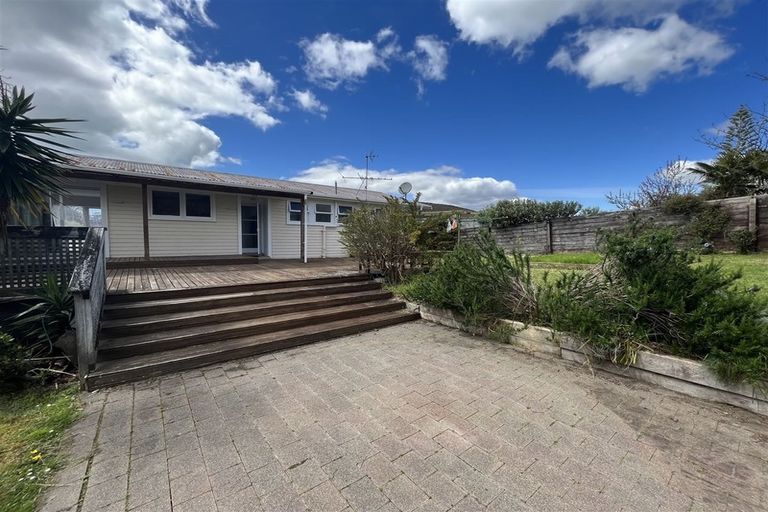 Photo of property in 16 Bayside Avenue, Te Atatu Peninsula, Auckland, 0610