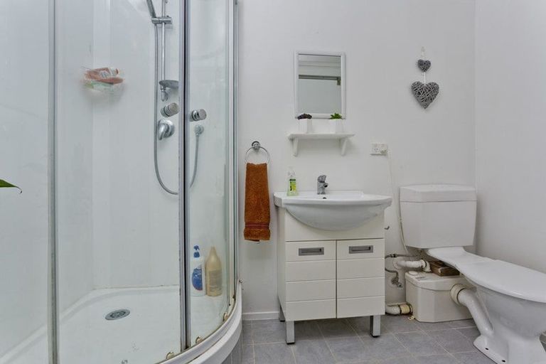 Photo of property in 2/38 Birkdale Road, Birkdale, Auckland, 0626