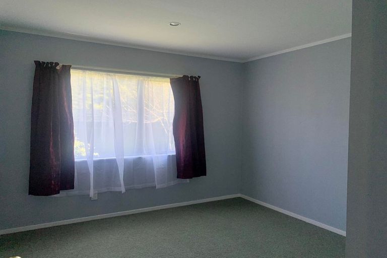Photo of property in 2/3 Opurere Grove, Tirohanga, Lower Hutt, 5010