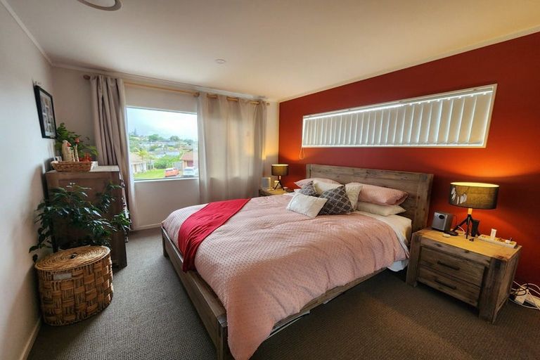 Photo of property in 2 Broadfield Street, Massey, Auckland, 0614