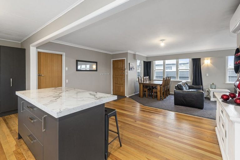 Photo of property in 41 Karaka Crescent, Levin, 5510