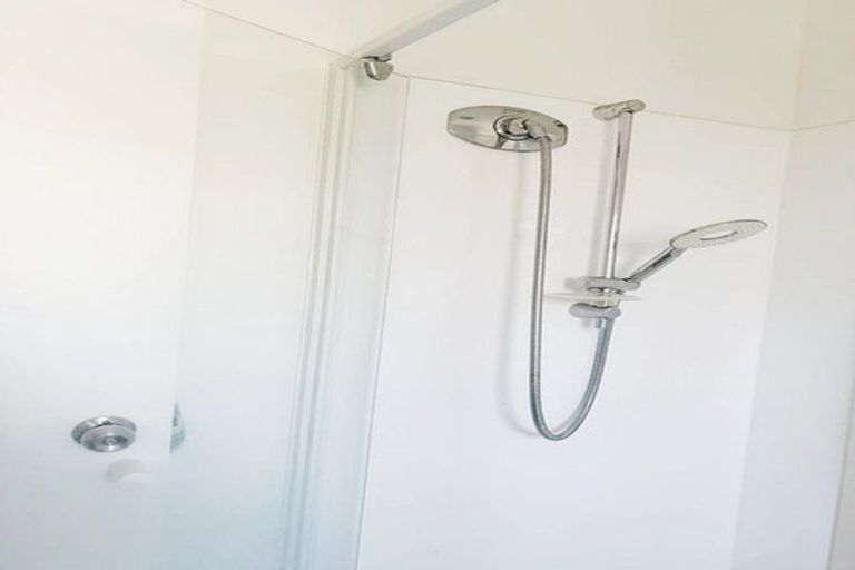Photo of property in 2 Sheehan Road, Te Atatu South, Auckland, 0610