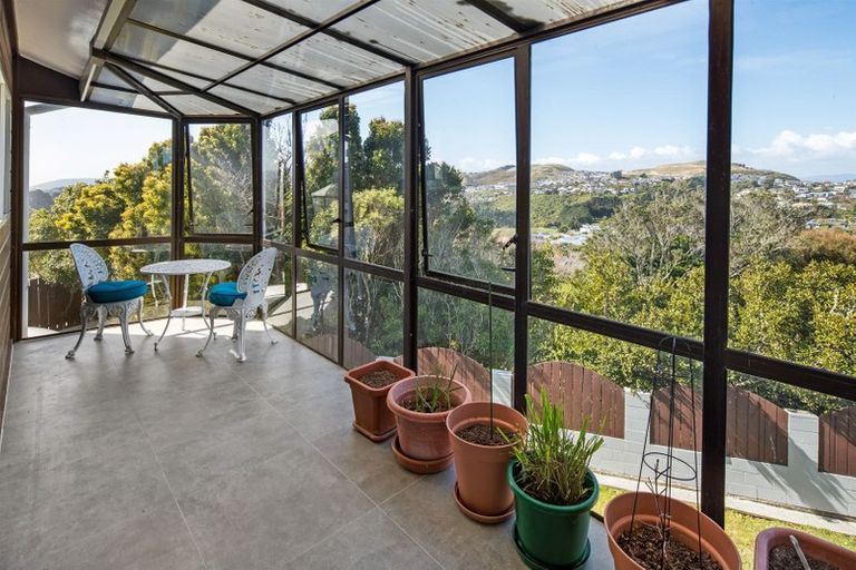 Photo of property in 6 Tree Top Lane, Paparangi, Wellington, 6037