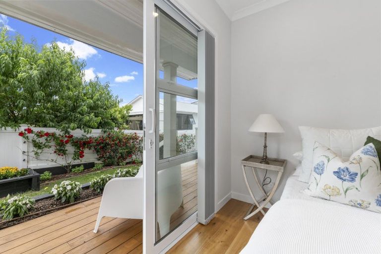 Photo of property in 2/2 Milton Road, Northcote Point, Auckland, 0627