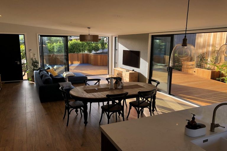 Photo of property in 50b Rangatira Road, Beach Haven, Auckland, 0626