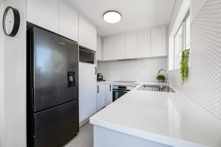 Photo of property in 2/59 Archibald Road, Kelston, Auckland, 0602