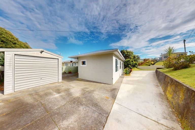 Photo of property in 48 Rangiora Street, Castlecliff, Whanganui, 4501